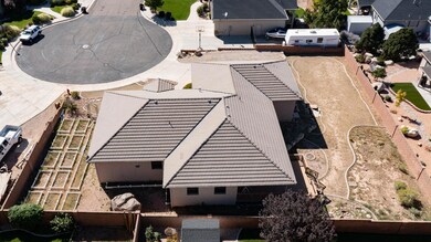 865 E La Croix Cir-68