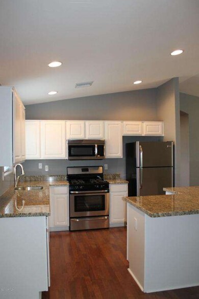 3226 E Holly St, Phoenix, AZ 85008 - photo 5