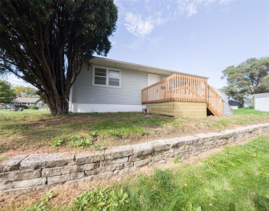 1430 E 27th St, Des Moines, IA 50317 - photo 2