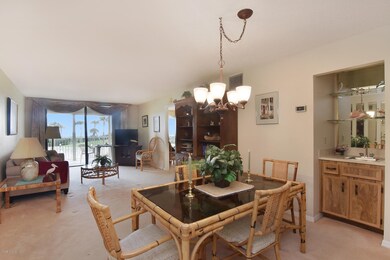WET BAR IN DINING