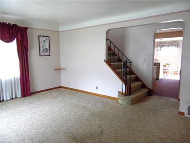 30091 Frank Dr, Wickliffe, OH 44092 - photo 3