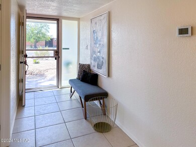 6809-e-hayne-interior-entry-2