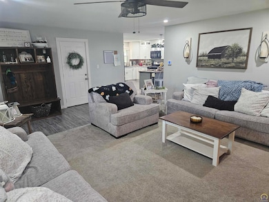 415 E Park Ave, Hartford, KS 66854 - photo 3