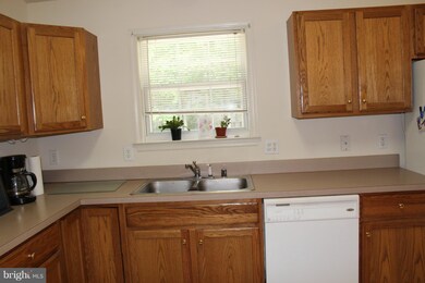 10510 Heather Greens Cir, Spotsylvania, VA 22553 - photo 6