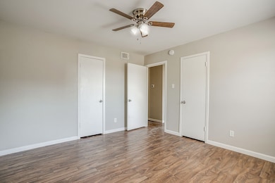 2519 Normont Cir, Fort Worth, TX 76103 - photo 5