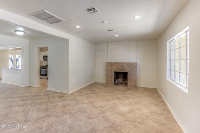 6 Living Room photo a