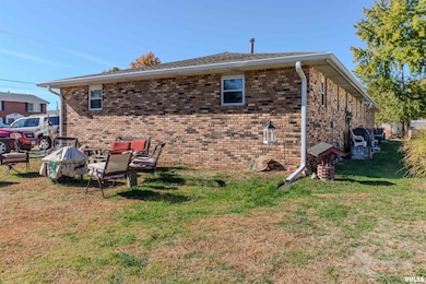 201 Cypress St, Pekin, IL 61554 - photo 7