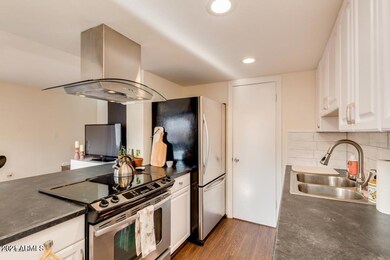 Stainless Appliances & Walk-in Pantry