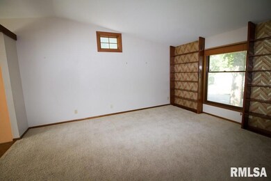 4209 Lillie Ave, Davenport, IA 52806 - photo 2
