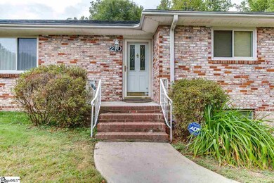 210 Hawthorne Dr, Simpsonville, SC 29680 - photo 4