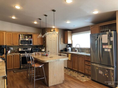 2377 Lower Pond Ln, Homedale, ID 83628 - photo 3