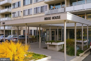 Ridge House Condominiums unit 610, Arlington, VA 22202 - photo 2