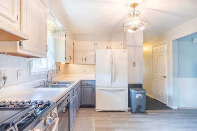 66 Walsh St, Springfield, MA 01109 - photo 6