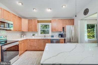 9607 Little Cobbler Ct, Burke, VA 22015 - photo 3