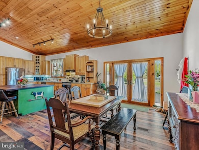 104 Golden Ln, Berkeley Springs, WV 25411 - photo 7