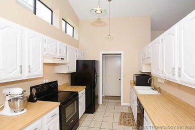 2701 S Oak Place, Broken Arrow, OK 74012 - photo 6