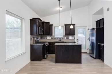 957 Haggerston St, El Paso, TX 79928 - photo 3