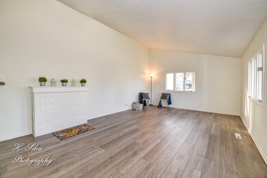 429 Blackhawk Ave, Carpentersville, IL 60110 - photo 3