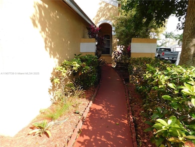 2851 River Run Cir W, Miramar, FL 33025 - photo 3