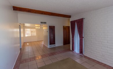 03 Kitchen Dining Rm 6668