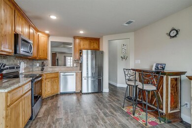 917 E 5th St, Springtown, TX 76082 - photo 6