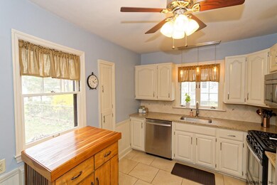 1507 Regent St, Schenectady, NY 12309 - photo 3