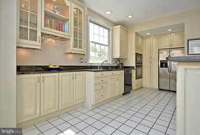 3108 Sutherland Hill Ct, Fairfax, VA 22031 - photo 4