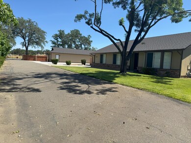 1407 Fayette Ln, Redding, CA 96003 - photo 3