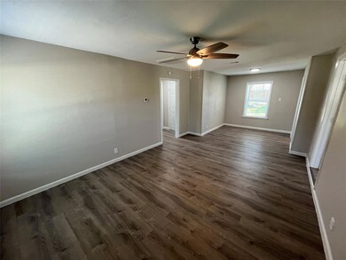 718 Shawnee Trace, Grand Prairie, TX 75051 - photo 2