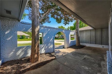 12113 Camelot Dr, Oklahoma City, OK 73120 - photo 4