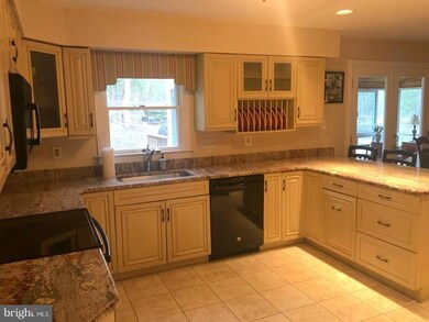 2882 Spring Lakes Dr, Davidsonville, MD 21035 - photo 2