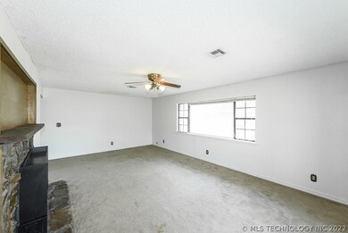 412 E Maple St, Skiatook, OK 74070 - photo 7