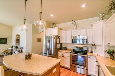 2818EdgewoodCir_0004