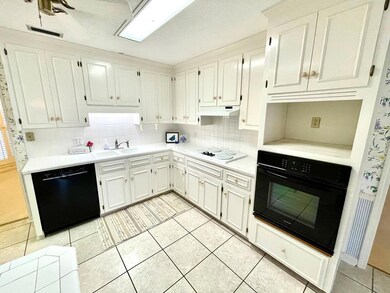 2022 Dishwasher and oven