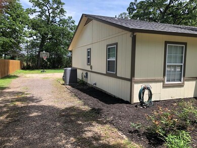 207 Comanche Dr, Gainesville, TX 76240 - photo 5