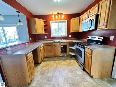 320 Euclid Ave, Alma, MI 48801 - photo 7