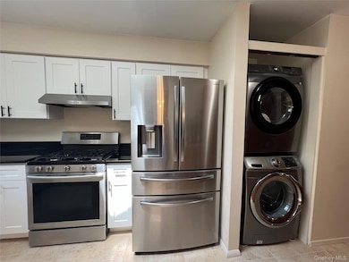 32 Hammond Rd unit 2, Glen Cove, NY 11542 - photo 2