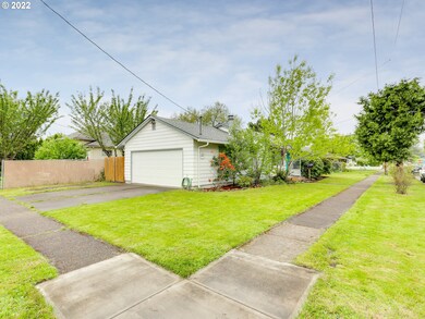 1014 E 5th St, Newberg, OR 97132 - photo 5