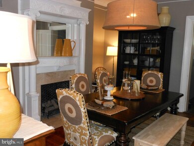 806 Hollins St, Baltimore, MD 21201 - photo 3