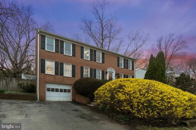 9008 Levelle Dr, Chevy Chase, MD 20815 - photo 2