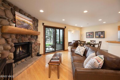 816_beaver_creek_blvd_a2_interior_living