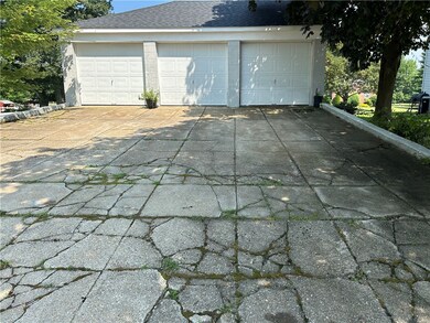 511 Pippin Orchard Rd, Cranston, RI 02921 - photo 2