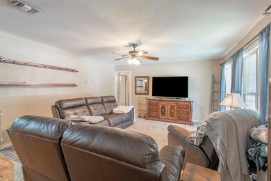 1302 Whaley Dr, Gainesville, TX 76240 - photo 5