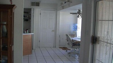8506 kitchen eating area