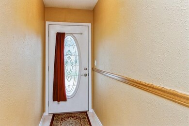 1012 E 10th St S, Newton, IA 50208 - photo 2