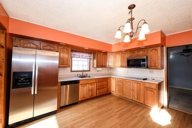 813 E 9th St, Auburn, IN 46706 - photo 5
