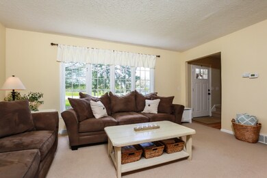 007-Living_Room-4169266-medium
