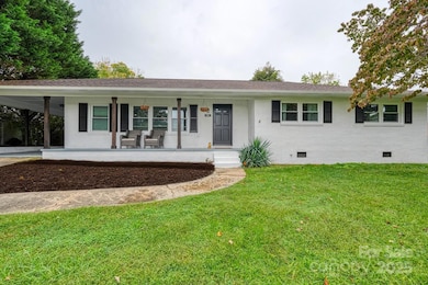 80 Morgan St, Marion, NC 28752 - photo 2