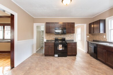 Kitchen Photo 3