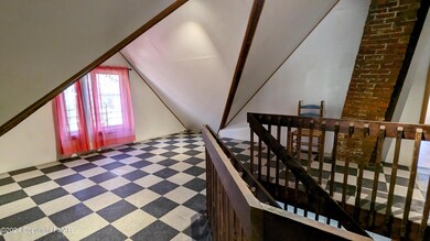 256 Washington St unit 3, East Stroudsburg, PA 18301 - photo 4